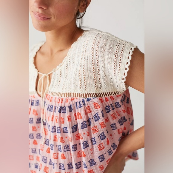 Urban Outfitters Kimchi Blue Gia Babydoll Blouse with Seashell Pattern NWOT - Picture 5 of 16